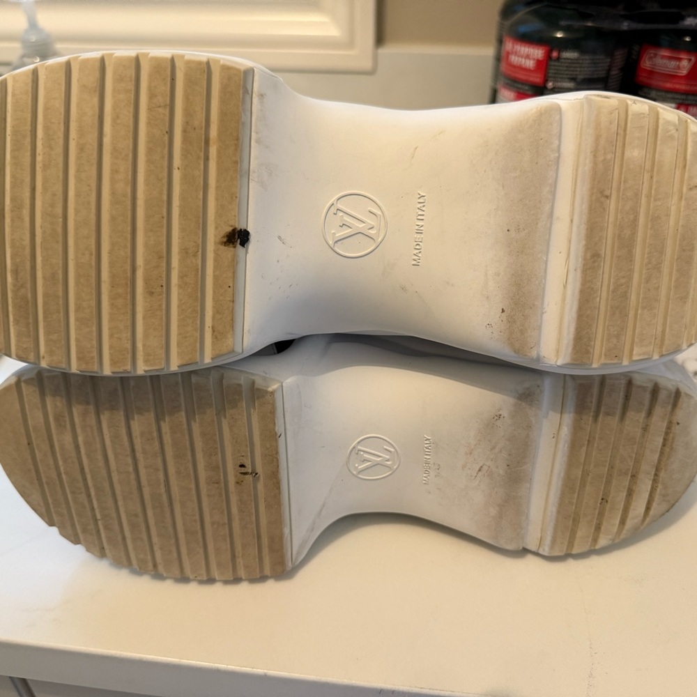 Louis Vuitton Black and White Sneakers - Picture 8 of 8